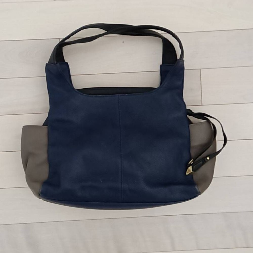 Perlina New York Women's Solid Leather Shoulder Bag Navy and Gray
